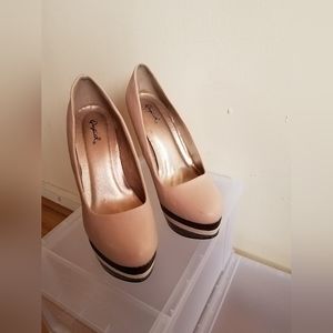 QUPID- TAN PLATFORM 6"in HEELS